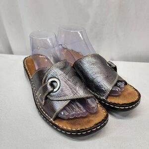 Naturalizer Women's 9.5 Cunningham Silver Pebbled Leather Slip-On Sandals